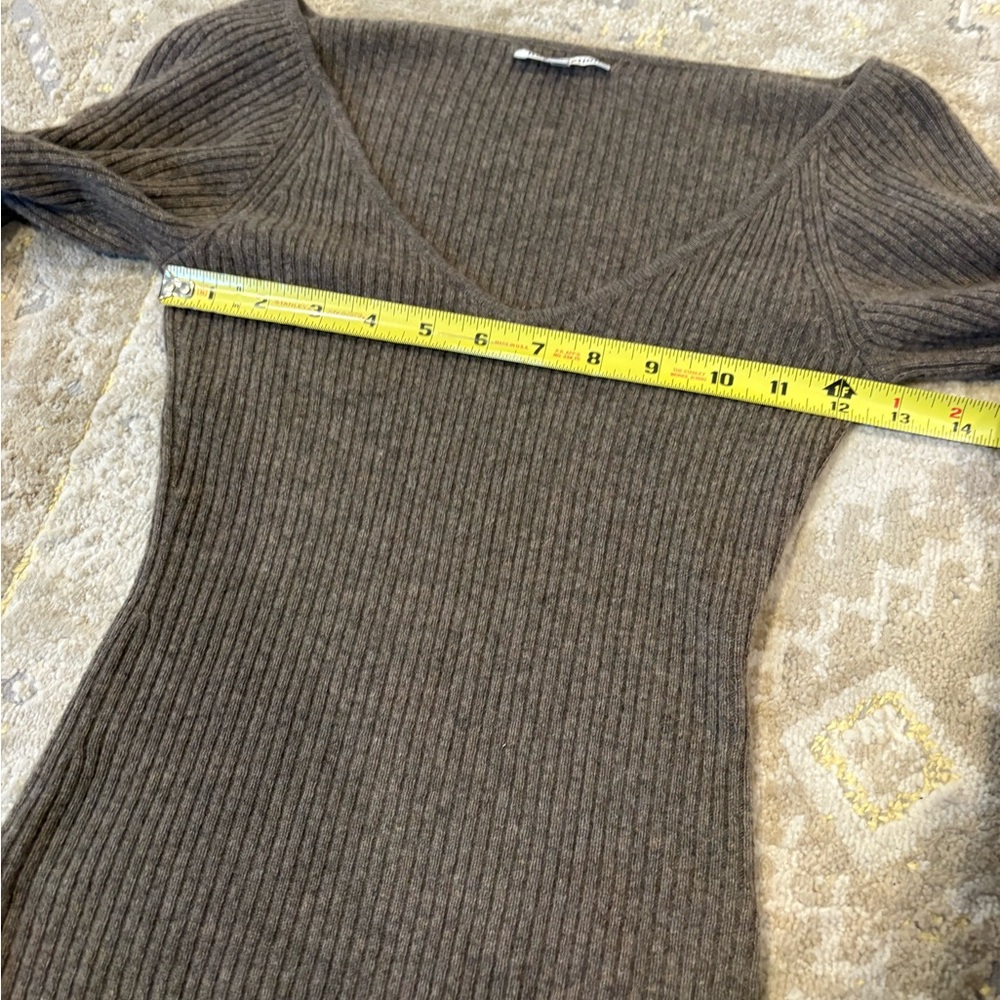 Reformation Hart Cashmere Sweater in the color Cocoa Brown size XS - Picture 8 of 10